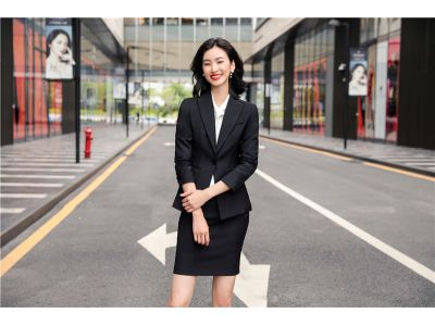 时尚女套装