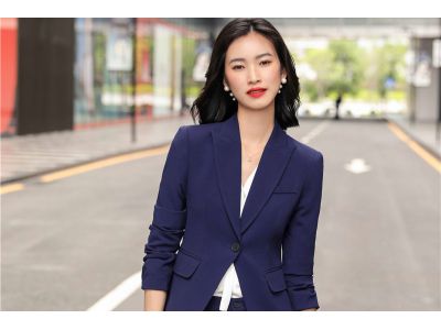 时尚女套装